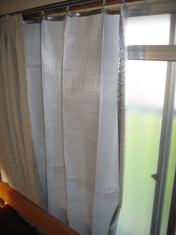 Make your own heat blocking curtains to prevent your house from heating up in summer #diy #whatfans #energysaving #savingmoney #summertips #energysavingtips #coolingtips #homeDecor #interiorDesign #livingRoom